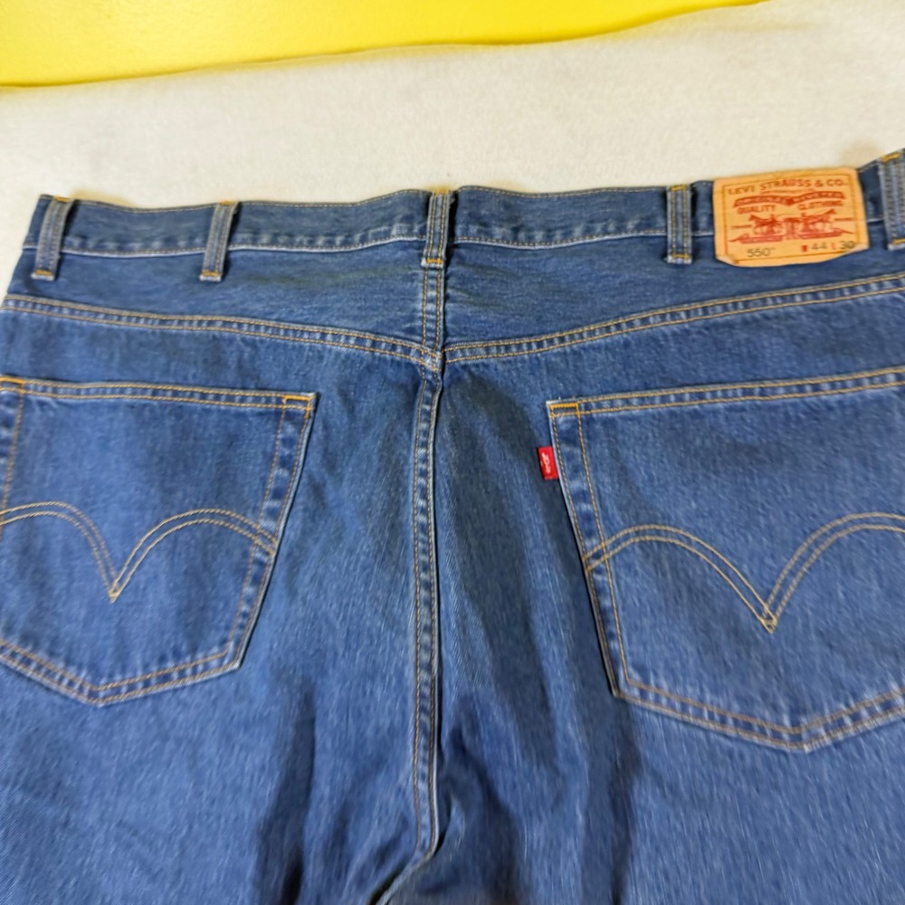 Levis 550 Relaxed Fit Tapered Leg Blue Denim Jeans Mens 44x30 Medium Wash